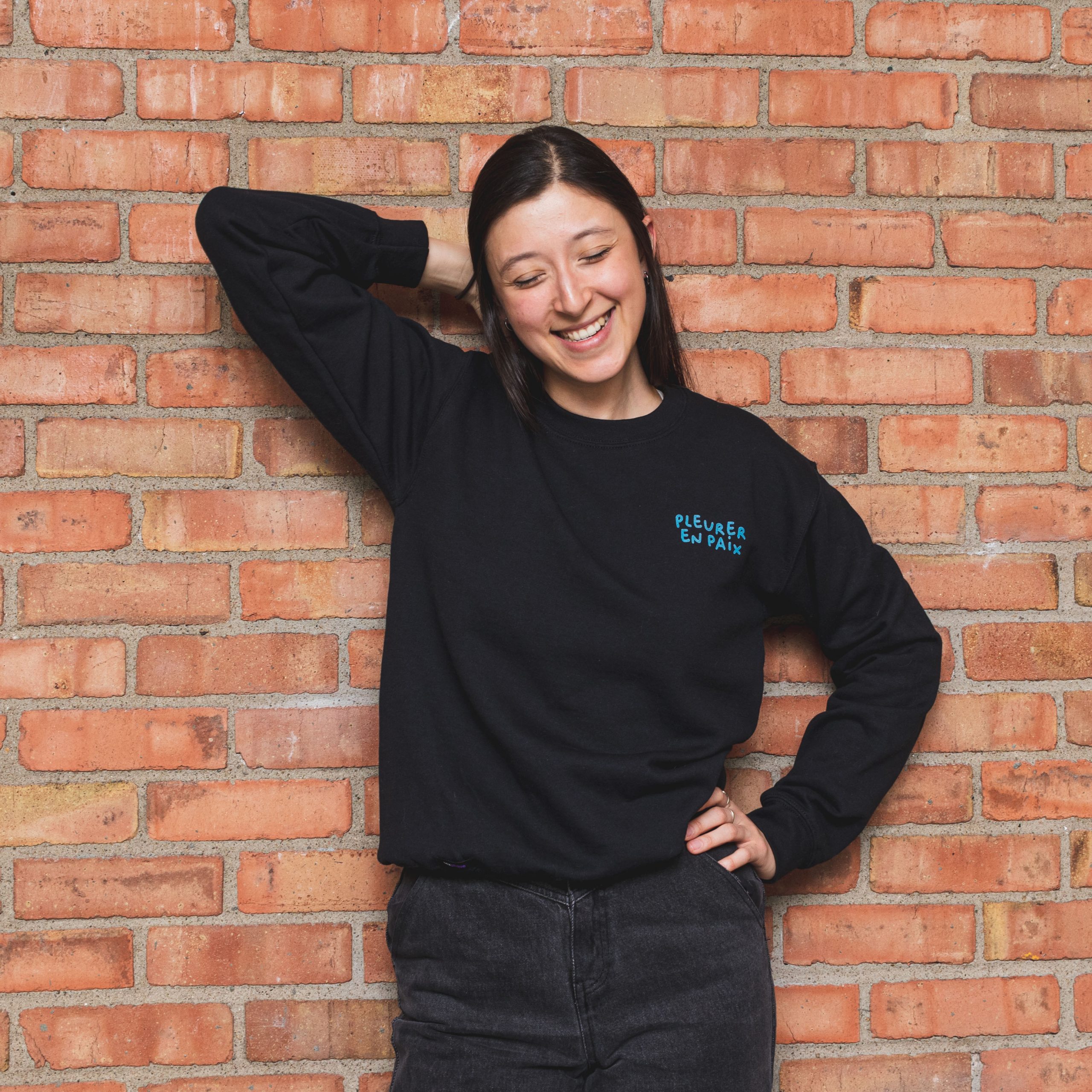 Crewneck NOIR Pleurer en paix – Image 4